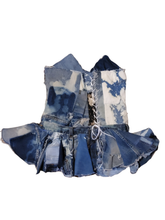Load image into Gallery viewer, Artisan underbust corset with v bust detail
