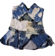 Load image into Gallery viewer, Artisan underbust corset with v bust detail
